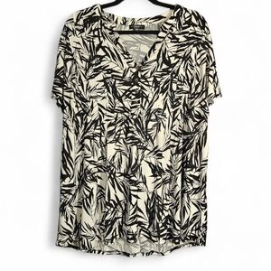 Cocomo Woman 3X Black White Palm Print Henley Tunic Top Pleated Plus Size